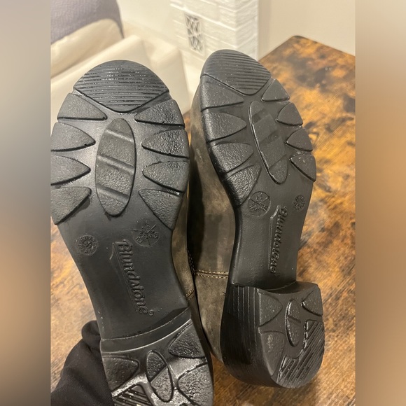 Blundstone - Size 8.5. Women's Series #1677 Heel. - Picture 2 of 5